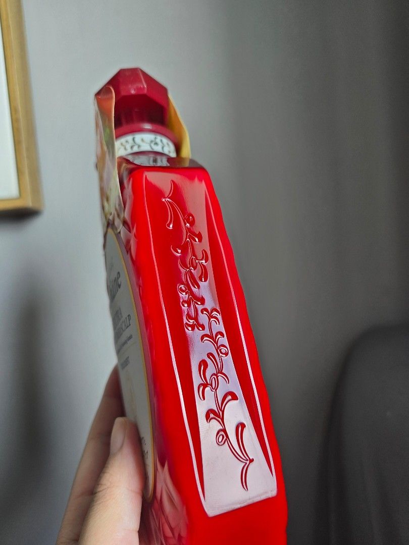 Moist Diane Extra Volume & Scalp Treatment (Category: Hair) located in Manila. Submitted by mikust0re (Listing ID 1462946112, Image 2). Description: Expiry : 2028 - Moist Diane Extra Volume & Scalp Treatment - Japanese Brand - Promotes Scalp Care - Adds Hair Volume - Sulfate-Free Formula - Silicone-Free Formula - Safe for Colored Hair / Color-Safe - Comes in a Red Bottle.