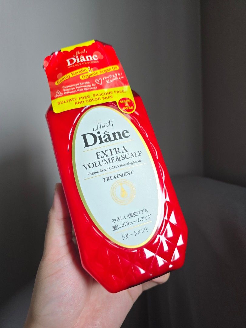 Moist Diane Extra Volume & Scalp Treatment (Category: Hair) located in Manila. Submitted by mikust0re (Listing ID 1462946112, Image 1). Description: Expiry : 2028 - Moist Diane Extra Volume & Scalp Treatment - Japanese Brand - Promotes Scalp Care - Adds Hair Volume - Sulfate-Free Formula - Silicone-Free Formula - Safe for Colored Hair / Color-Safe - Comes in a Red Bottle.