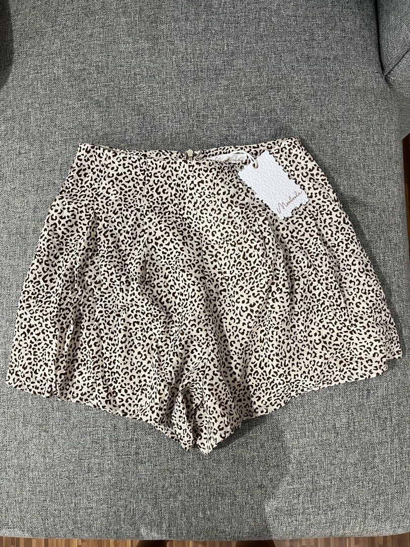 Moloola Leopard Print High Waisted Shorts Size 10 (Category: Shorts) located in Cagayan de Oro. Submitted by prelovederela (Listing ID 1463024765, Image 1). Description: super cute! fits waist 26–28 :) .