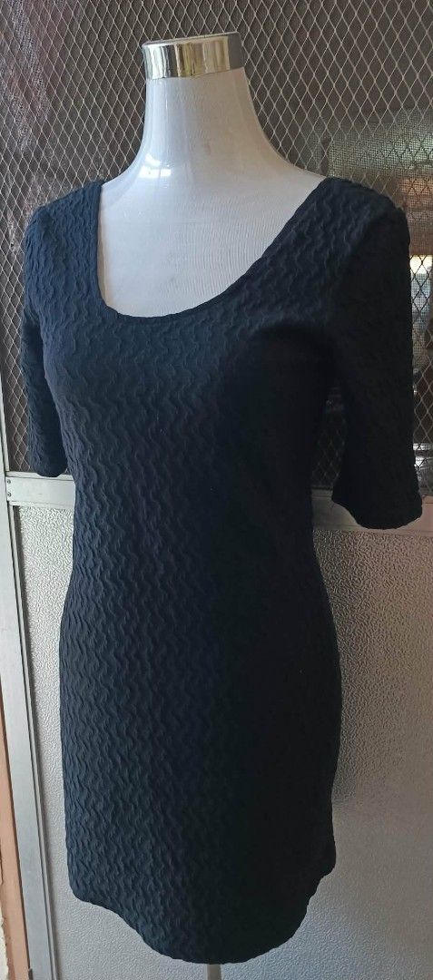 MONKI Black Textured Mini Dress Size Large (Category: Dresses) located in Cebu City. Submitted by violacloset (Listing ID 1463065210, Image 3). Description: Measurements: length: 33 1/2 bust : 16 1/2 waist: 16 stretchable.