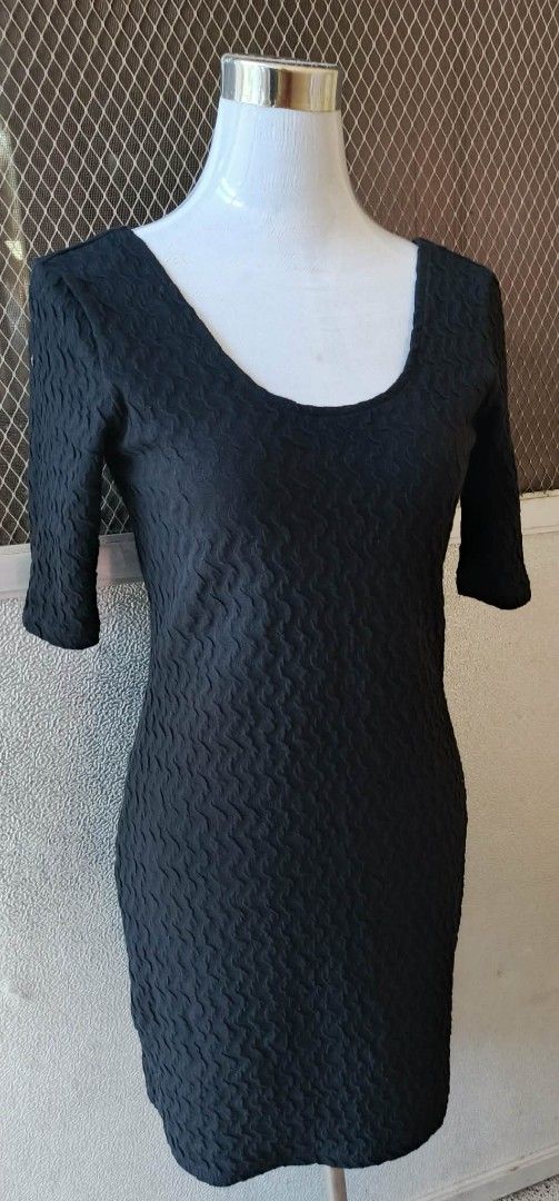MONKI Black Textured Mini Dress Size Large (Category: Dresses) located in Cebu City. Submitted by violacloset (Listing ID 1463065210, Image 2). Description: Measurements: length: 33 1/2 bust : 16 1/2 waist: 16 stretchable.