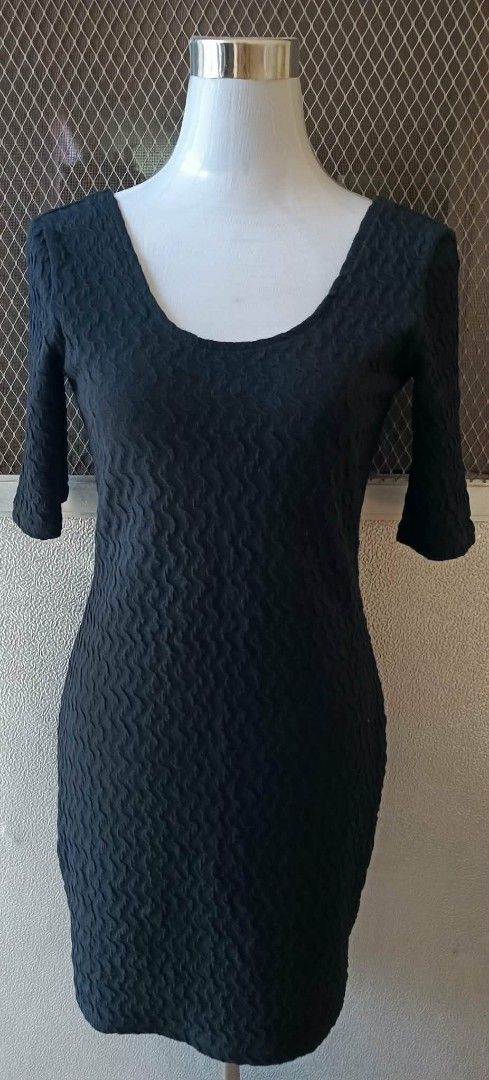 MONKI Black Textured Mini Dress Size Large (Category: Dresses) located in Cebu City. Submitted by violacloset (Listing ID 1463065210, Image 1). Description: Measurements: length: 33 1/2 bust : 16 1/2 waist: 16 stretchable.