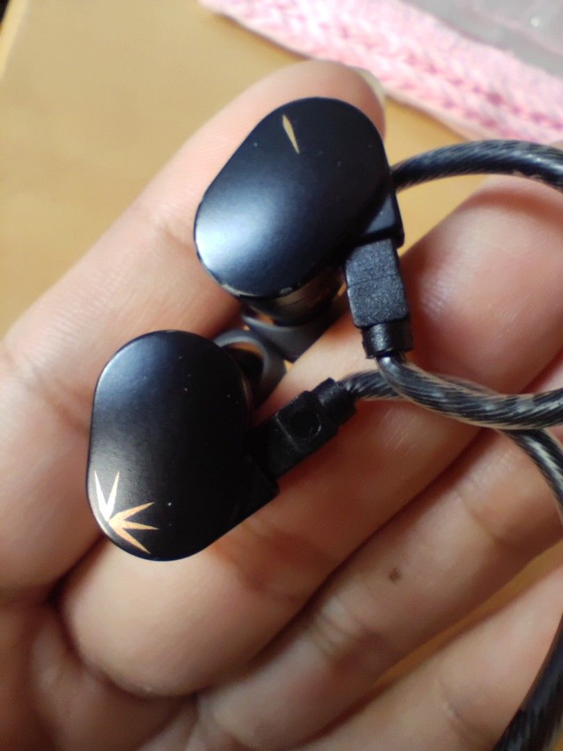 Moondrop Chu 2 (Category: Earphones) located in Manila. Submitted by karl_edcstuff (Listing ID 1462888307, Image 1). Description: - Sleek black in-ear earphones - Detachable braided cable for durability and customization - Standard 3.5mm audio jack for wide compatibility - Elegant subtle gold accent on earpieces - Ideal for an enhanced music listening experience.
