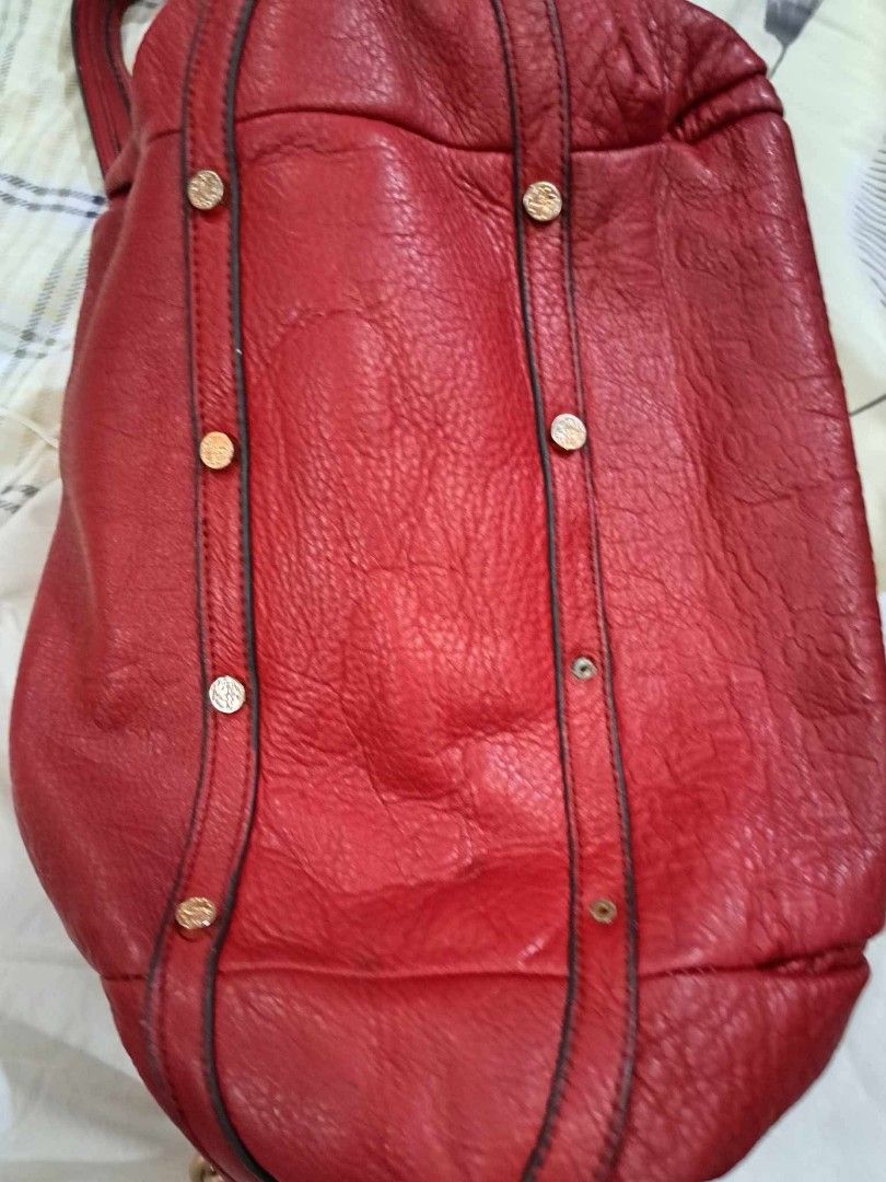 Morgan Bag (Category: Shoulder Bags) located in Talisay. Submitted by j-selectfinds (Listing ID 1462899294, Image 3). Description: Morgan Handbag/ crossbody. Large . genuine leather . with signs of used, pls refer picture for slight issue. Perfect for daily use and can fit a lot of stuffs. Price is negotiable..