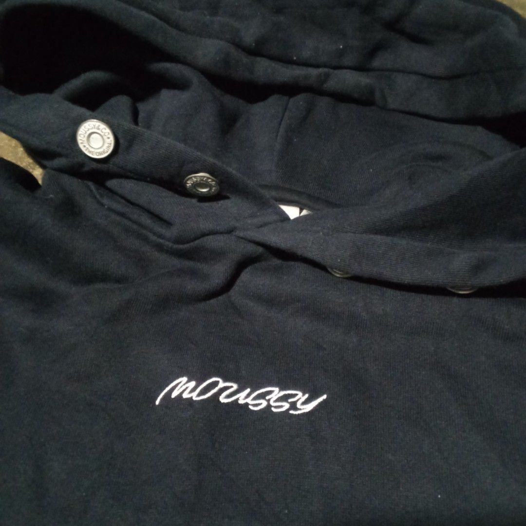 Moussy (Category: Hoodies) located in Manila. Submitted by tcbukay_zxc25 (Listing ID 1463048910, Image 3). Description: moussy hoodie 25x28 excellent.