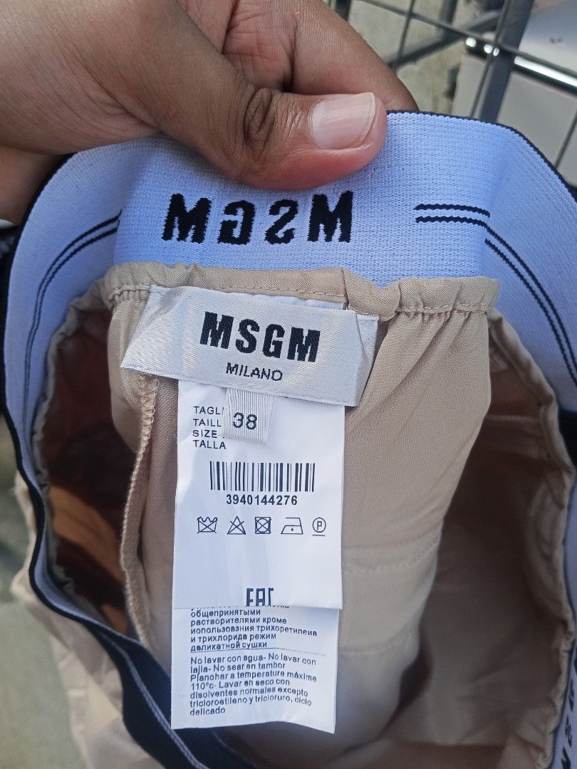 MSGM Beige Culottes Shorts Size 38 (Category: Shorts) located in Lingayen. Submitted by rahzzelula73279 (Listing ID 1463057585, Image 3). Description: - MSGM Culottes Shorts - Color: Beige - Features: Elasticated waistband with MSGM logo detail - Material: Wool, Polyester, Elastane blend - Origin: Made in Italy - Style: Perfect for a casual yet chic look - Condition: Please check photos for details.