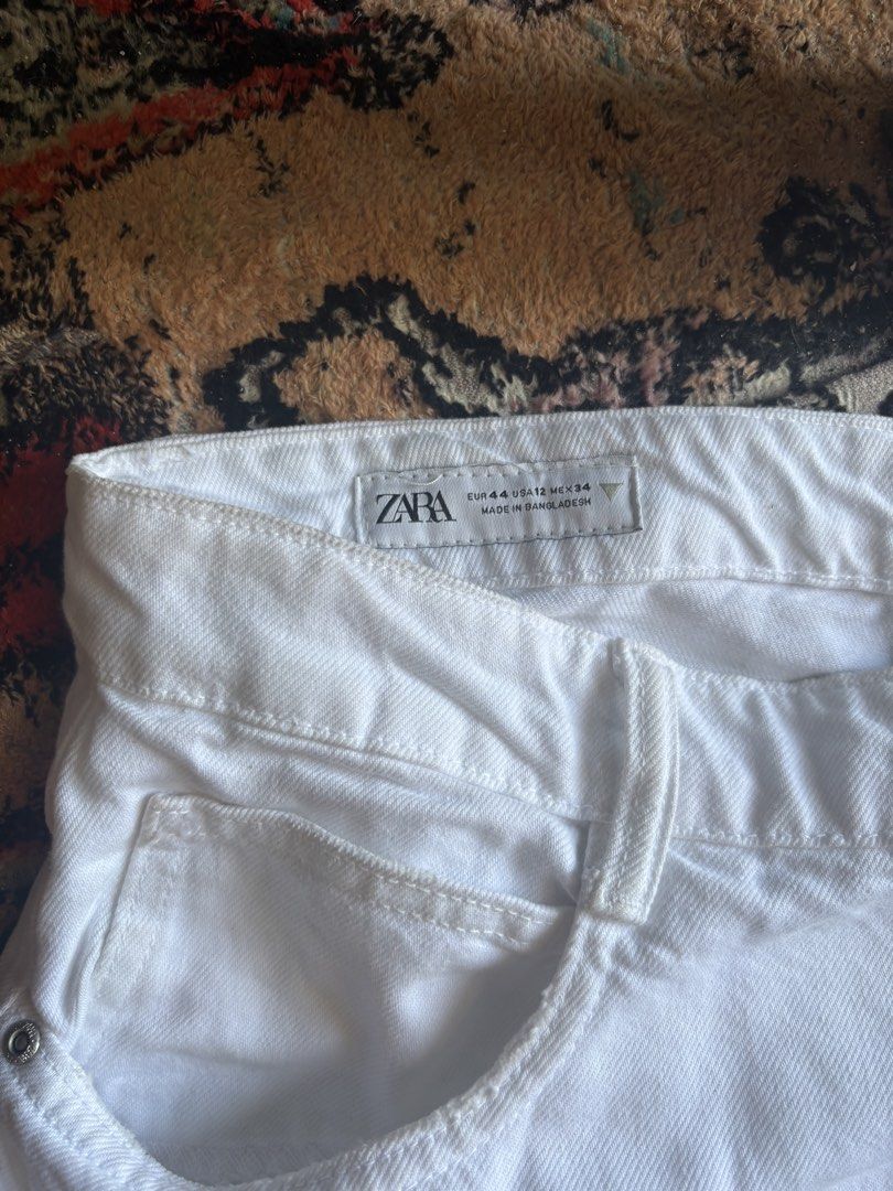 Multi Pockets Baggy Pants (Category: Jeans) located in Pasay City. Submitted by namastenamstenamaste (Listing ID 1462921635, Image 2). Description: Multi Pockets Baggy Pants Zara Baggy Jeans No issue W: 36 L: 42 Thighs: 13 Legop: 10 +sf.