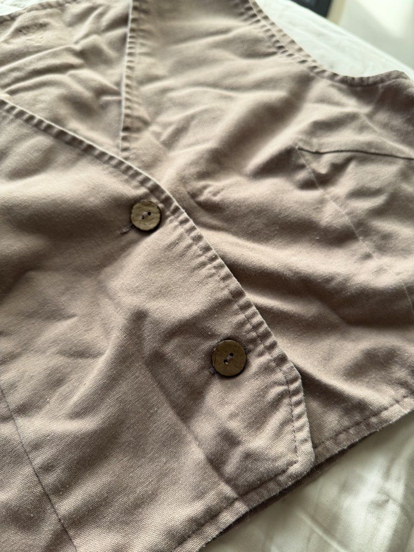 Muted Pink Linen Vest Top (Category: Vests) located in Makati City. Submitted by angelinanicole (Listing ID 1462979898, Image 3). Description: - Muted Pink Linen vest - Two button closures.