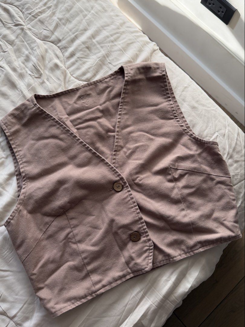 Muted Pink Linen Vest Top (Category: Vests) located in Makati City. Submitted by angelinanicole (Listing ID 1462979898, Image 1). Description: - Muted Pink Linen vest - Two button closures.