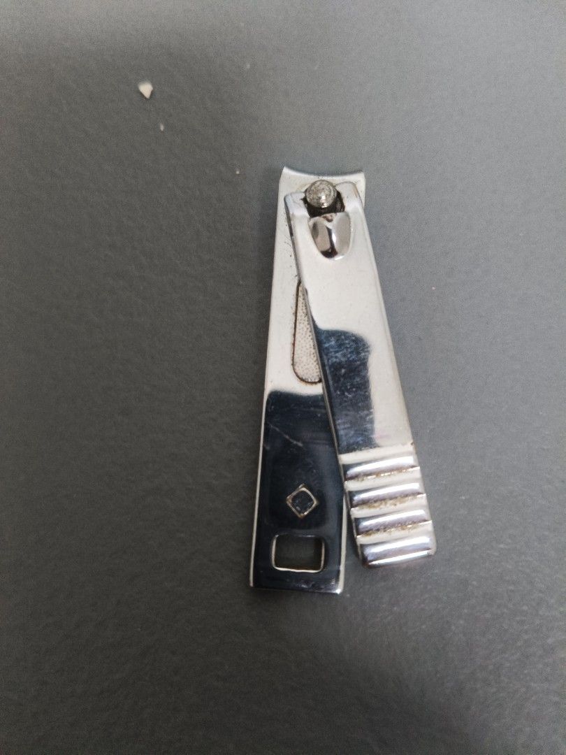 Nail cutter with experience (Category: Everything Else Others) located in Marikina City. Submitted by luckybuyerseye (Listing ID 1462912372, Image 3). Description: a nail cutter now down to ₱ 125,000 only from 500k collectible item what you see is what you get dont miss out.