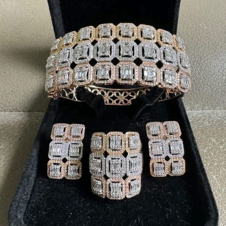Natural Diamond (Category: Luxury Accessories) located in Manila. Submitted by chloe_luxuries (Listing ID 1462951648, Image 1). Description: ✨ 18K ROSE GOLD NATURAL DIAMOND SET ✨ A true statement of elegance and luxury. 💎🌹 💖 18K Rose Gold 💎 Natural Diamonds 🇭🇰 Hong Kong Setting ⚖️ 39 grams ✨ Matching bracelet & earrings Timeless sparkle, exquisite craftsmanship, and undeniable elegance. Perfect for those who appreciate fine jewelry. 💎.