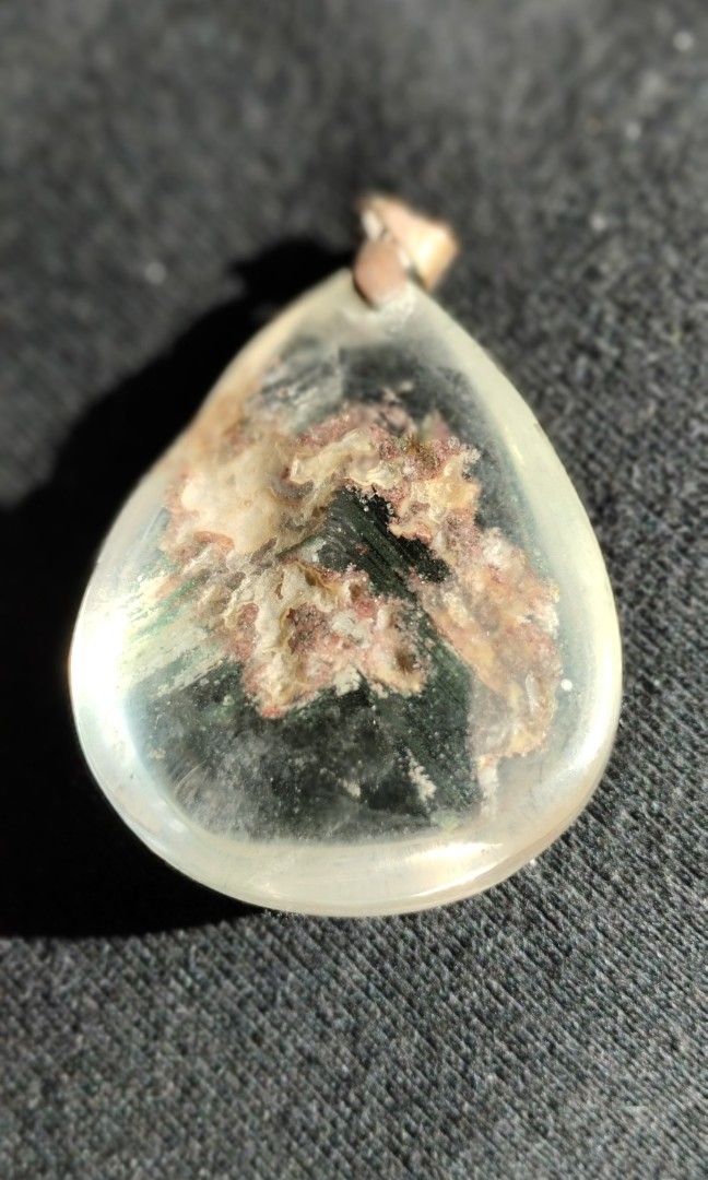 Natural garden clear quartz (Category: Announcements) located in Manila. Submitted by ztylish2018 (Listing ID 1462988451, Image 1). Description: Master Healer" that is widely used to amplify energy, promote mental clarity, and cleanse negative influences. Payment Gcash Free sf try J& T.