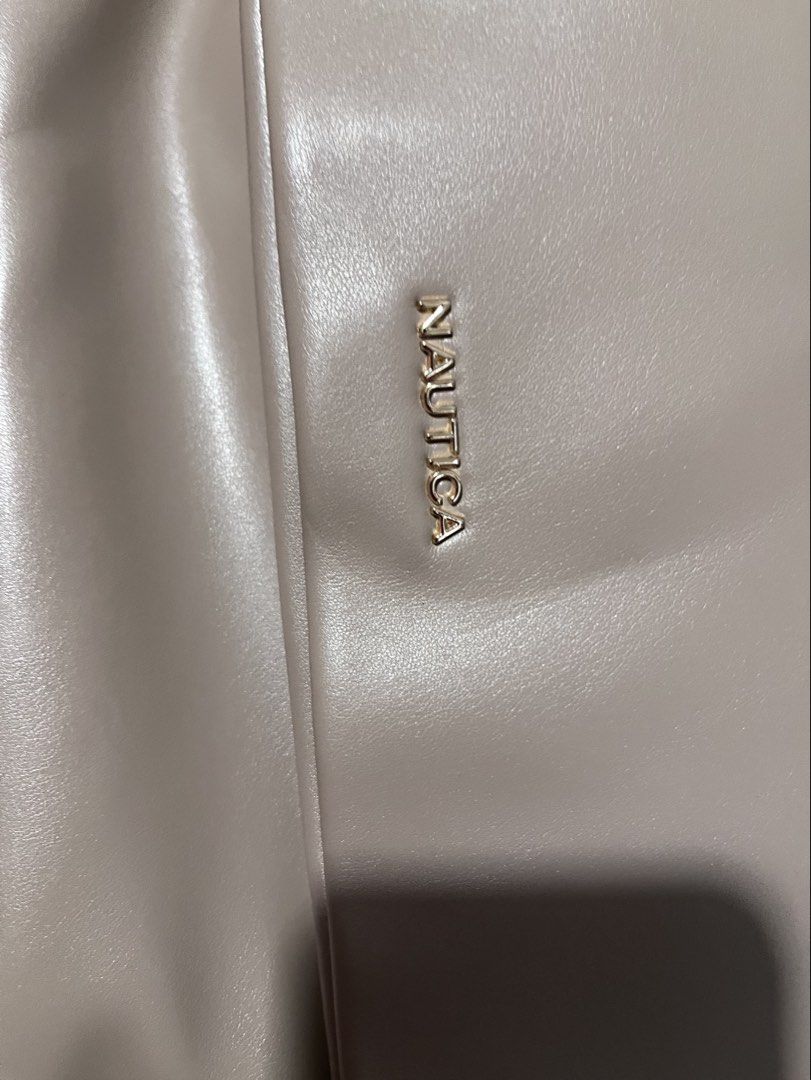 Nautica Almost New (Category: Clutches) located in Mandaluyong City. Submitted by skylistings_c (Listing ID 1462923689, Image 2). Description: 3 months old No issues Good for casual attire With receipt.