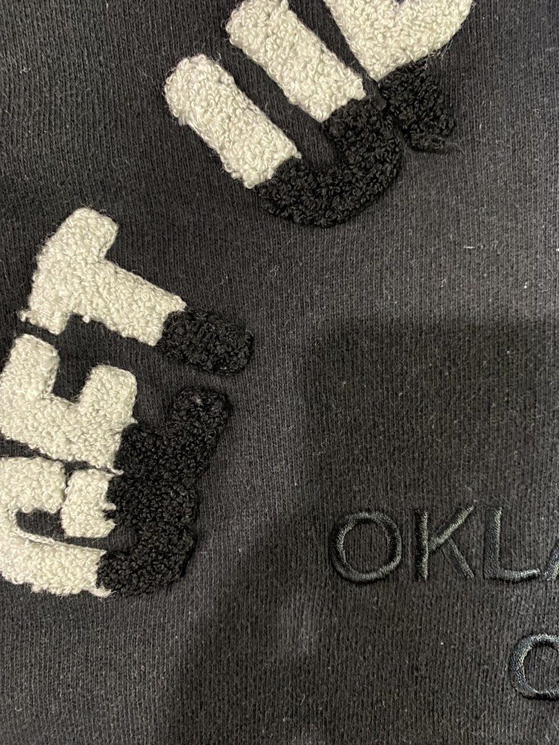 NBA OKC (Category: Sets & Coordinates) located in General Santos City (Dadiangas). Submitted by nokkie_thrift (Listing ID 1463107090, Image 3). Description: NBA OKC Pull over Excellent condition Color rate 10/10 Dimes 23x27 Sleeve 22 No issue.
