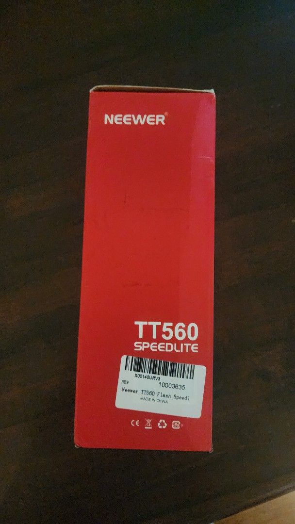Neewer TT560 Speedlite GN38 Electronic Flash (Category: Flashes) located in Makati City. Submitted by aainigo (Listing ID 1462905154, Image 3). Description: - Neewer TT560 Speedlite Flash - GN38 power output - Compatible with Canon DSLR cameras - Electronic flash for photography - Comes in original packaging (unopened).