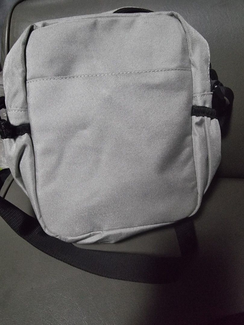 Nenet (Category: Sling Bags) located in Baguio. Submitted by yumiii07 (Listing ID 1463069259, Image 3). Description: maraming compartment like new.