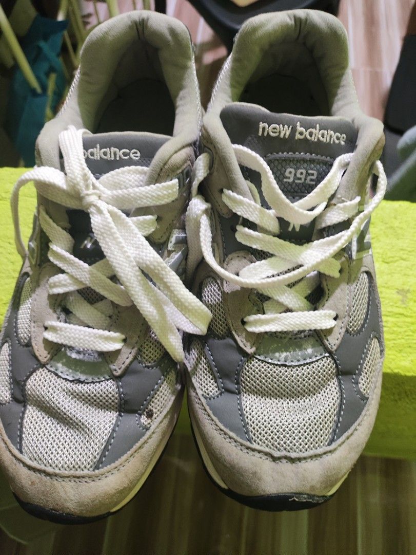 New Balance 992GR Grey Running Shoes (Category: Sneakers) located in Quezon City. Submitted by ohmysale1980 (Listing ID 1462983379, Image 2). Description: - New Balance 992GR sneakers - Color: Grey - Size: 6.5 US / 39 EU - Made in USA - Plenty of life remaining.