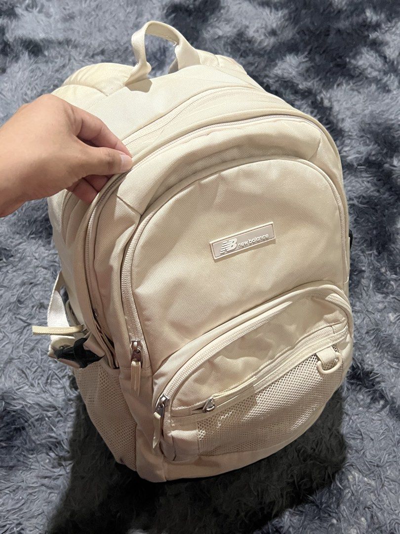 New balance backpack (Category: Backpacks) located in Cebu City. Submitted by drip_block (Listing ID 1463021117, Image 3). Description: All straps and zipper are working properly With laptop compartments and more Good for office and school .