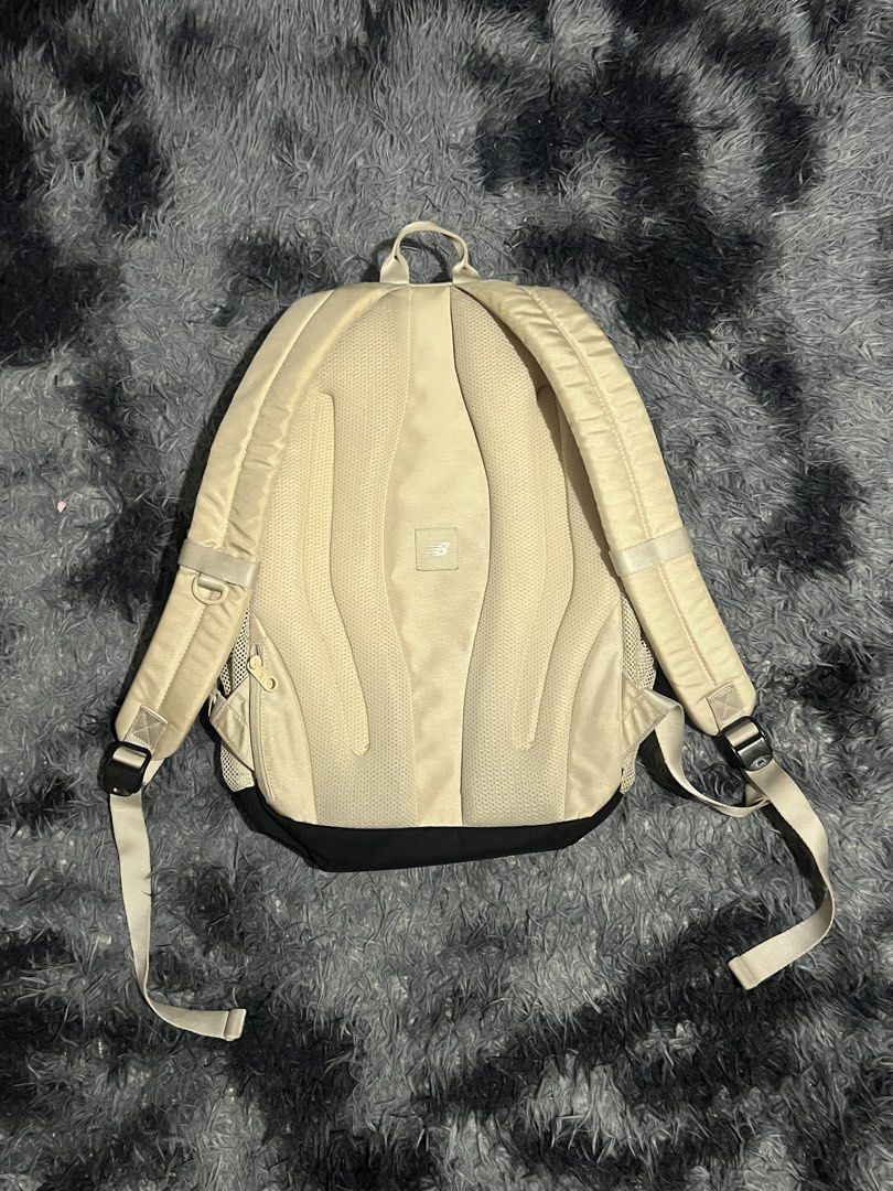 New balance backpack (Category: Backpacks) located in Cebu City. Submitted by drip_block (Listing ID 1463021117, Image 2). Description: All straps and zipper are working properly With laptop compartments and more Good for office and school .