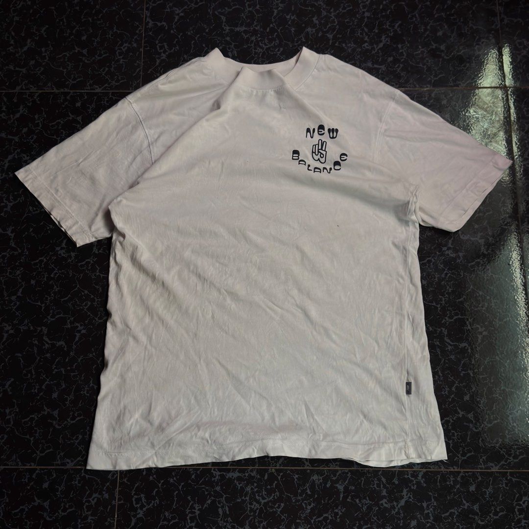 New Balance Graphic Tee (Category: Tshirts & Polo Shirts ) located in Ozamiz City. Submitted by vanouy (Listing ID 1463035025, Image 2). Description: Washable stain.