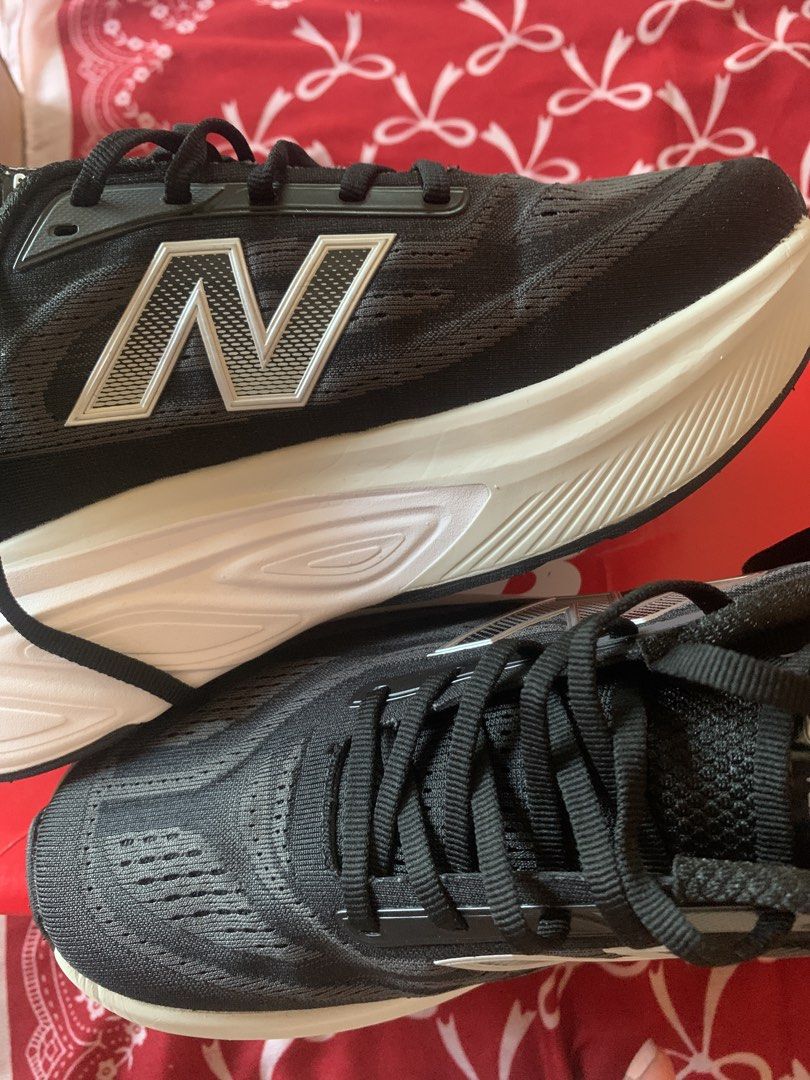 New Balance Running Shoes (Category: Sneakers) located in Navotas City. Submitted by elaitems (Listing ID 1462900048, Image 3). Description: - New Balance - Includes: Original box - Condition: Great pair of shoes - Negotiable Price ‼️ - Direct from factory.