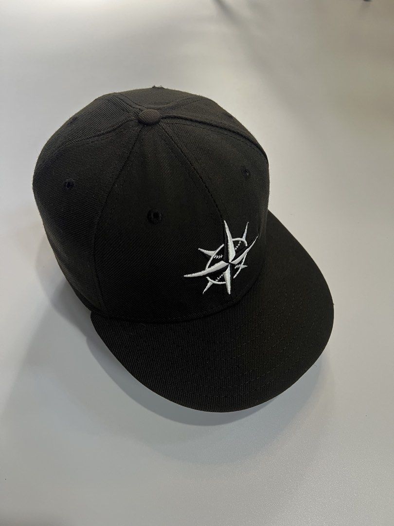 New Era 59FIFTY Fitted Cap - Black with White Compass Logo (Category: Caps & Hats) located in Baler. Submitted by allthrifted31 (Listing ID 1462953423, Image 1). Description: - Brand: New Era - Style: 59FIFTY Fitted Cap - Color: Black - Front Logo: White embroidered compass - Side Logo: Classic MLB logo - Interior: New Era branding and sizing sticker - Perfect for: Streetwear outfits.