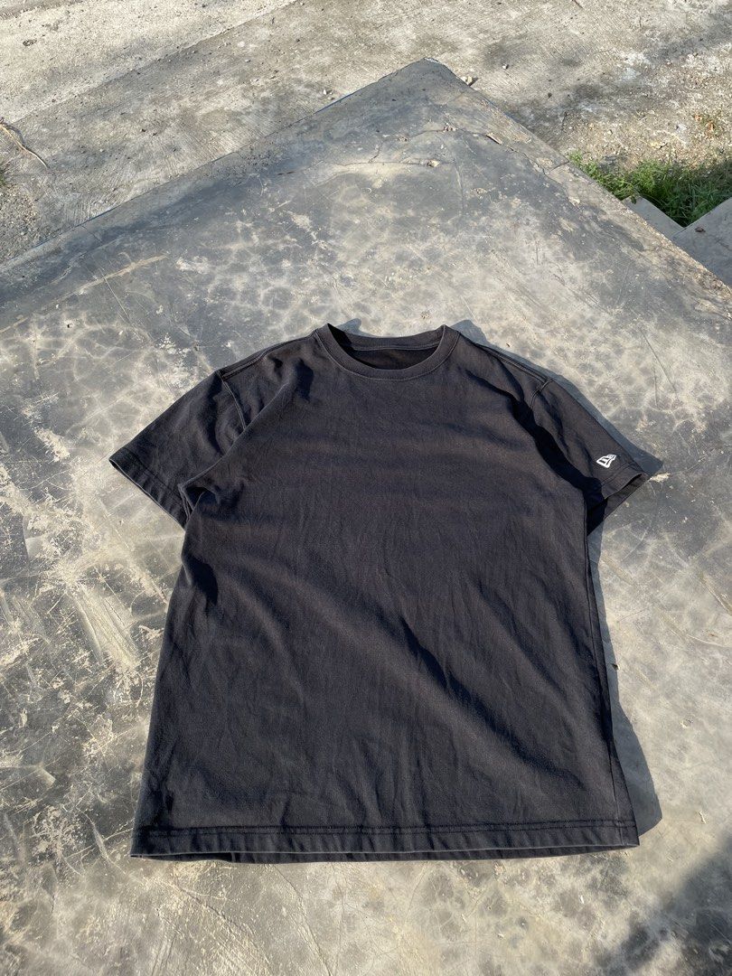 New Era Plain Black Shirt (Category: Tshirts & Polo Shirts ) located in Tagum. Submitted by yj-repethrift (Listing ID 1462983838, Image 1). Description: Dimes : 21x27.5 Condition : Great Condition Color Rate : 9/10 Issue : No issue Need Wash.