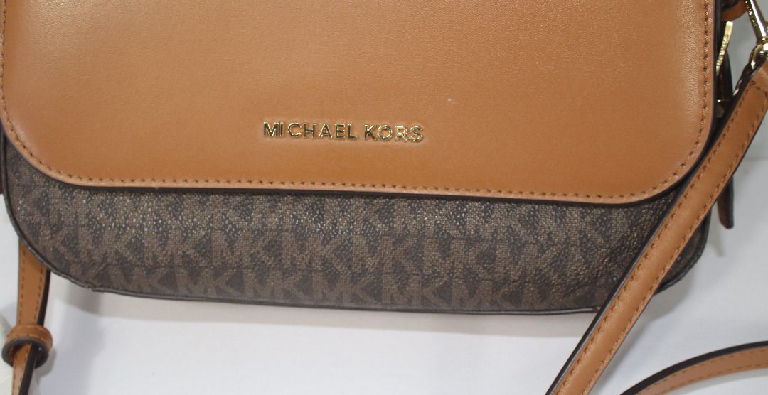 NEW MICHAEL KORS ALICE FLAP SHOULDER BAG (Category: Luxury Bags & Wallets) located in Cebu City. Submitted by sinina.station (Listing ID 1463021347, Image 2). Description: AS PICTURED 100% authentic .