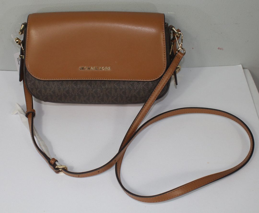 NEW MICHAEL KORS ALICE FLAP SHOULDER BAG (Category: Luxury Bags & Wallets) located in Cebu City. Submitted by sinina.station (Listing ID 1463021347, Image 1). Description: AS PICTURED 100% authentic .