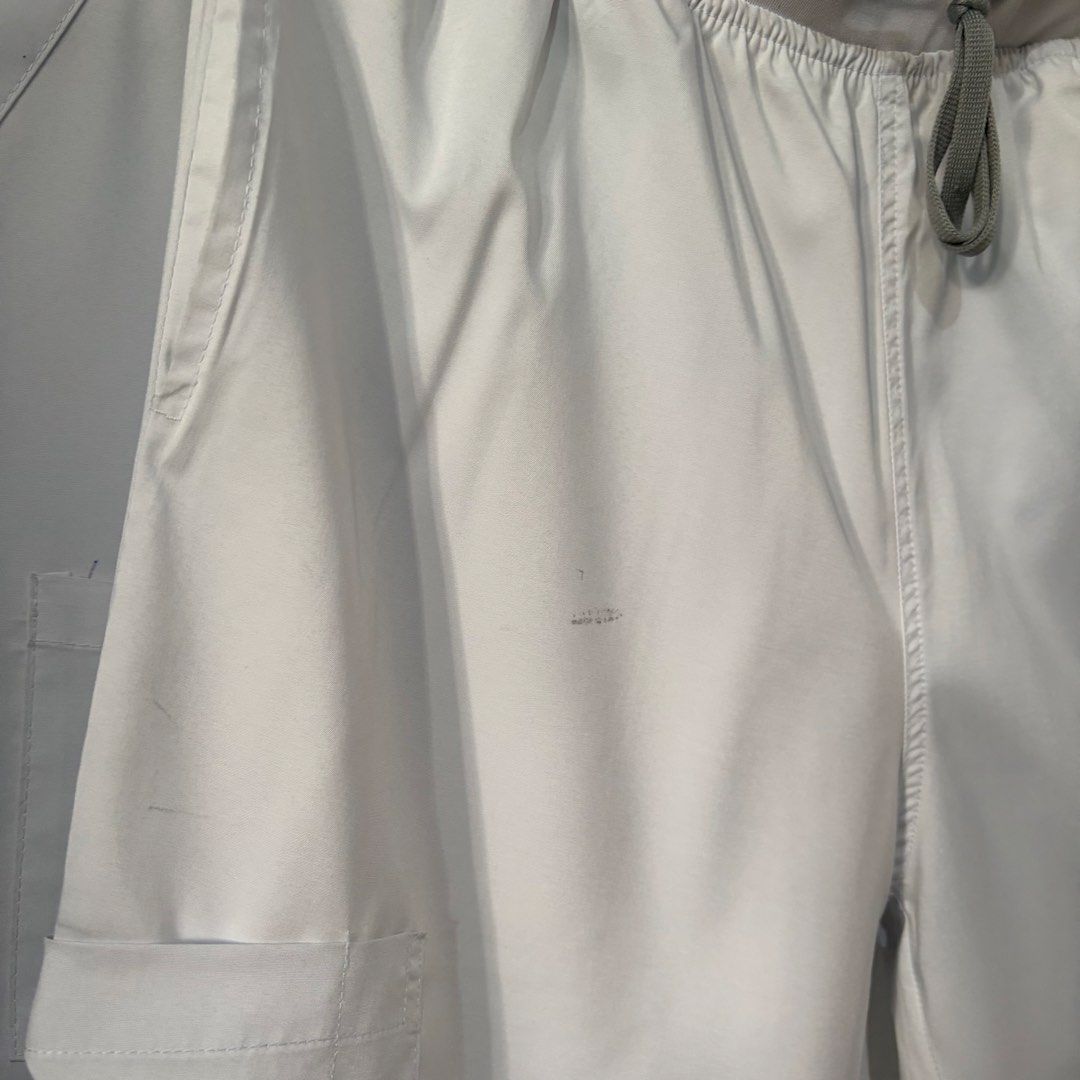 (NiaaHinn) White scrub set (Category: Blouses) located in Quezon City. Submitted by velourine.31 (Listing ID 1462971291, Image 3). Description: May mga mark lang ng ballpen, you can see through pictures RFS: Malaki sakin.