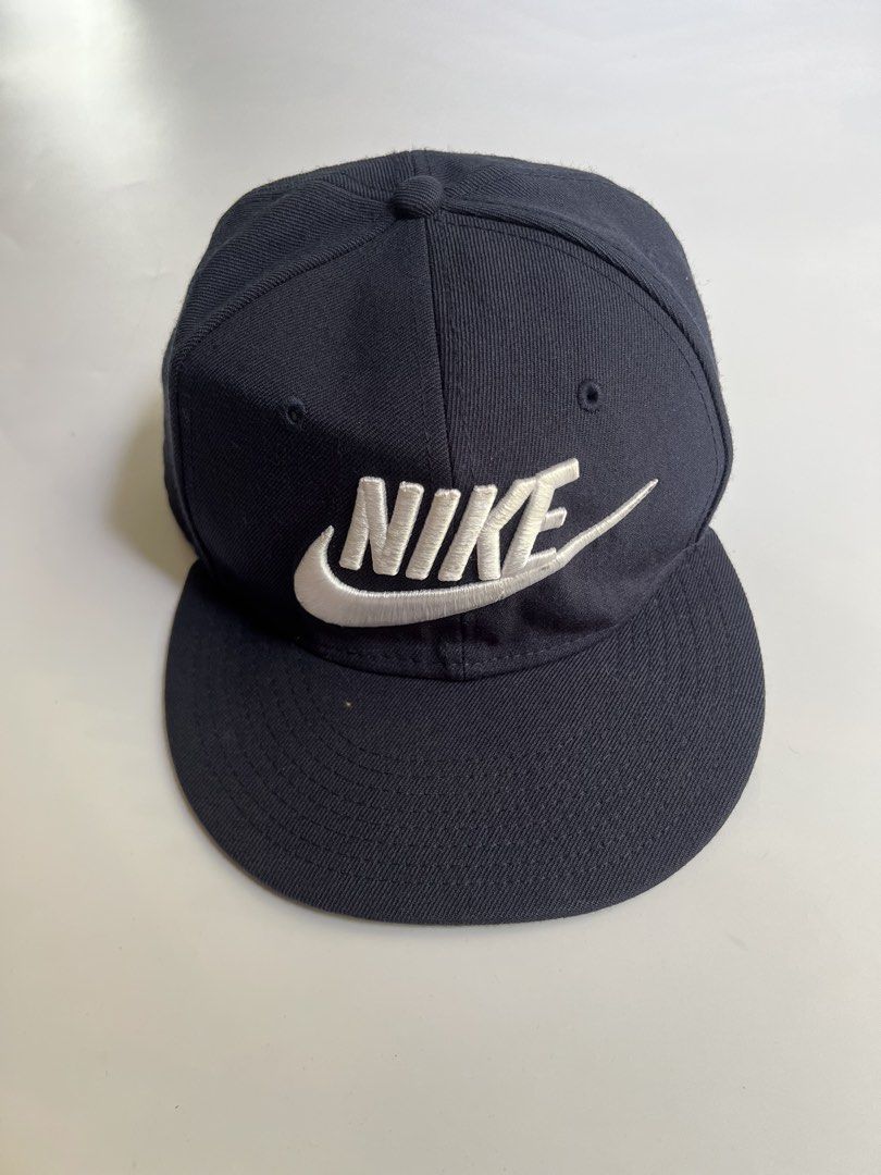 Nike (Category: Caps & Hats) located in Tandag. Submitted by archive.dept (Listing ID 1462956877, Image 3). Description: needs to be proper reshape.
