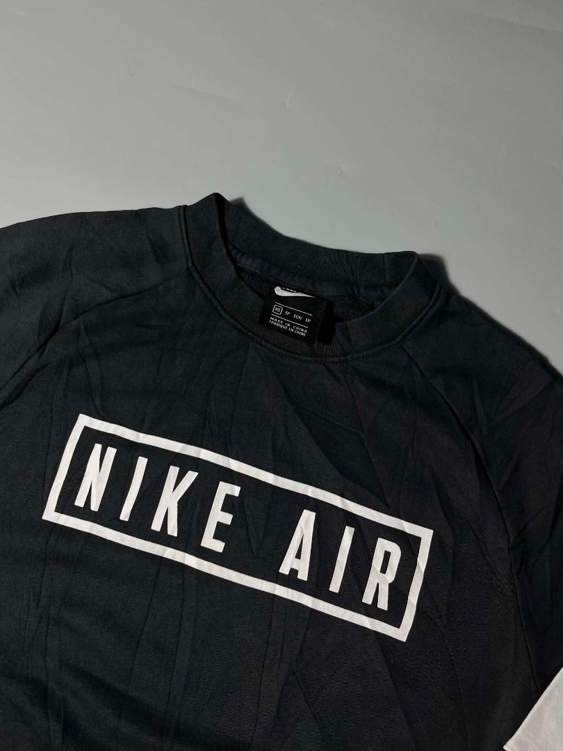 NIKE AIR (Category: Coats, Jackets and Outerwear) located in General Santos City (Dadiangas). Submitted by arjay_genita (Listing ID 1462885365, Image 2). Description: Nike Air ‼️Size Small (21/25) ‼️Excellent condition ‼️Color rate 9.5./10 ‼️No issue.