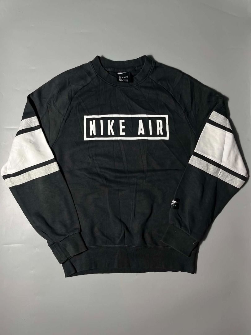 NIKE AIR (Category: Coats, Jackets and Outerwear) located in General Santos City (Dadiangas). Submitted by arjay_genita (Listing ID 1462885365, Image 1). Description: Nike Air ‼️Size Small (21/25) ‼️Excellent condition ‼️Color rate 9.5./10 ‼️No issue.