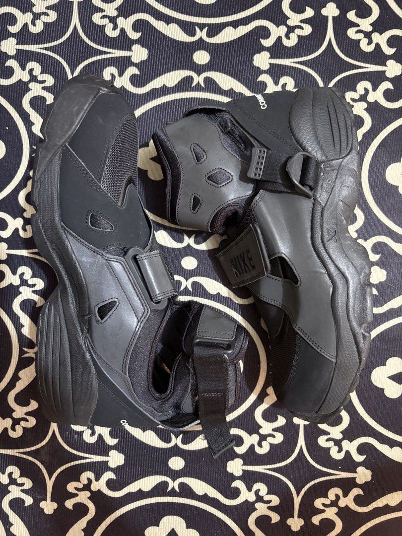 NIKE AIR Carnivore COMME DES GARCONS (Category: Sneakers) located in Baguio. Submitted by viibodegaaa (Listing ID 1463021097, Image 3). Description: NIKE AIR Carnivore COMME DES GARCONS Size: 10US | 9UK | 28CM Condition: pristine no flaw pair only Price: 10280.
