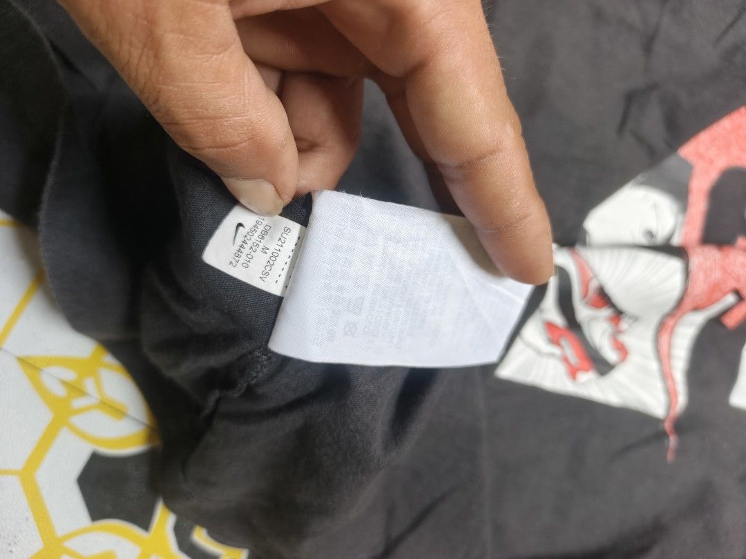 Nike Air T-Shirt Size M (Category: Tshirts & Polo Shirts ) located in Manila. Submitted by yuzthrift (Listing ID 1463003609, Image 3). Description: NIKE AIR SHIRT AUTHENTIC ‎ ‎SIZE : MEDIUM ‎DIMEA : 20 X 27 ‎9.5/10 COLORATE ‎ISSUE : PINHOLE / SLIGHTLY DISCOLORATION ‎ ‎200PHP + SHIPPING.