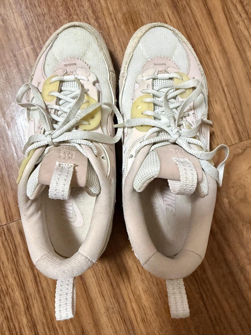 Nike Airmax (Category: Sneakers) located in Muntinlupa City. Submitted by prettygotcha (Listing ID 1462906843, Image 1). Description: Nike Airmax US6.5/EUR37.5/UK4 Used trice lang ng anak ko then nakatambak na lang .