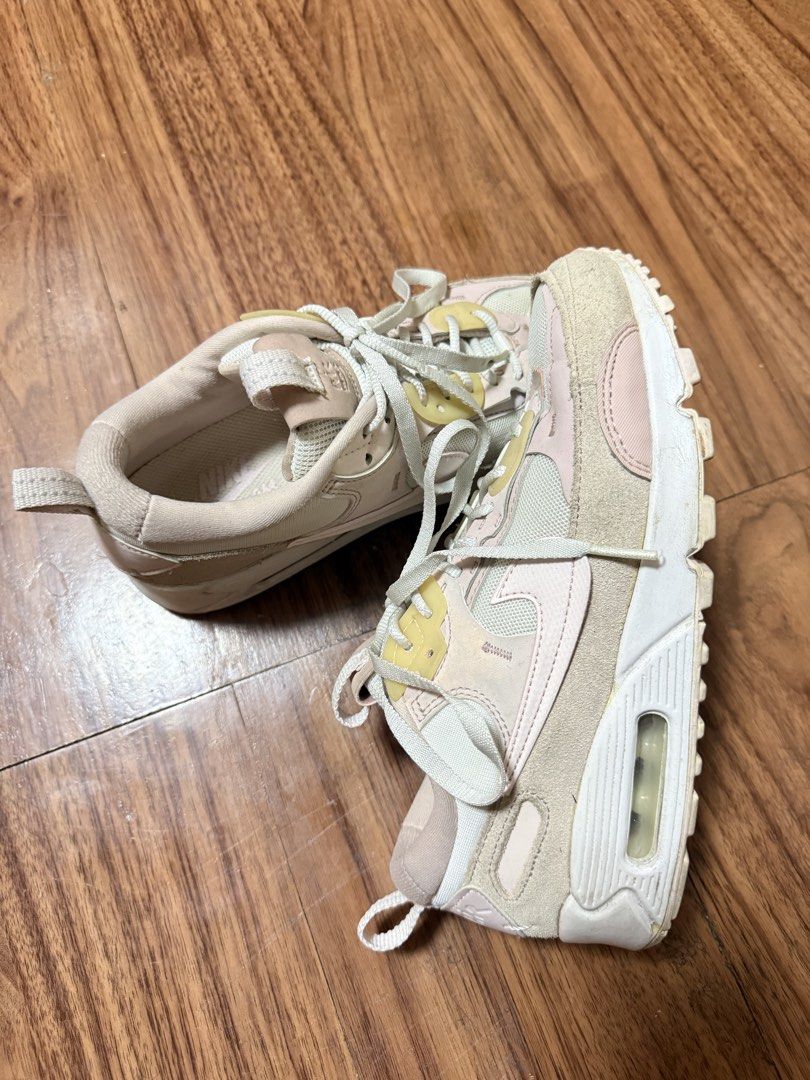 Nike Airmax (Category: Sneakers) located in Muntinlupa City. Submitted by prettygotcha (Listing ID 1462906843, Image 2). Description: Nike Airmax US6.5/EUR37.5/UK4 Used trice lang ng anak ko then nakatambak na lang .