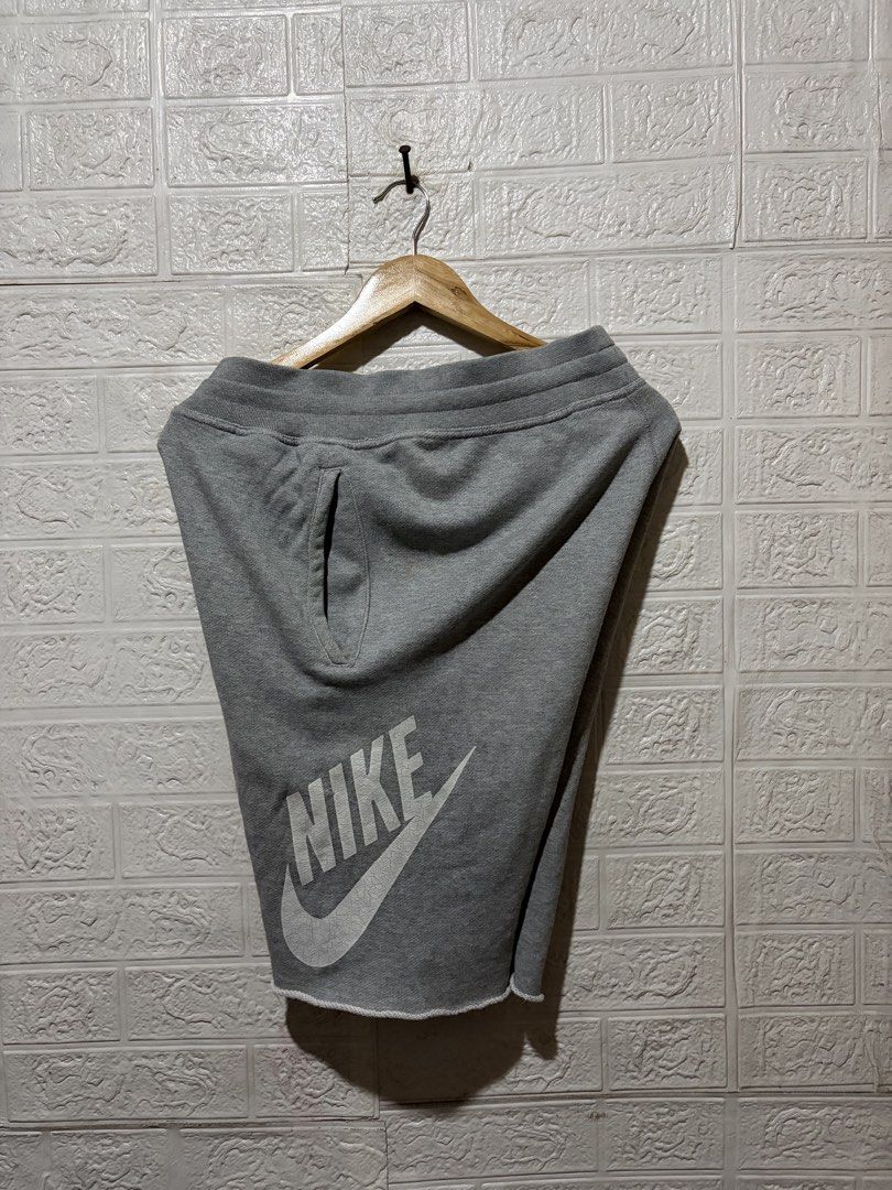 NIKE ALUMNI (Category: Activewear) located in Quezon City. Submitted by davidso682 (Listing ID 1462892845, Image 3). Description: NIKE ALUMNI W 32 to 36 L 22 LO 12 color rate 10/10 no issue 600 .