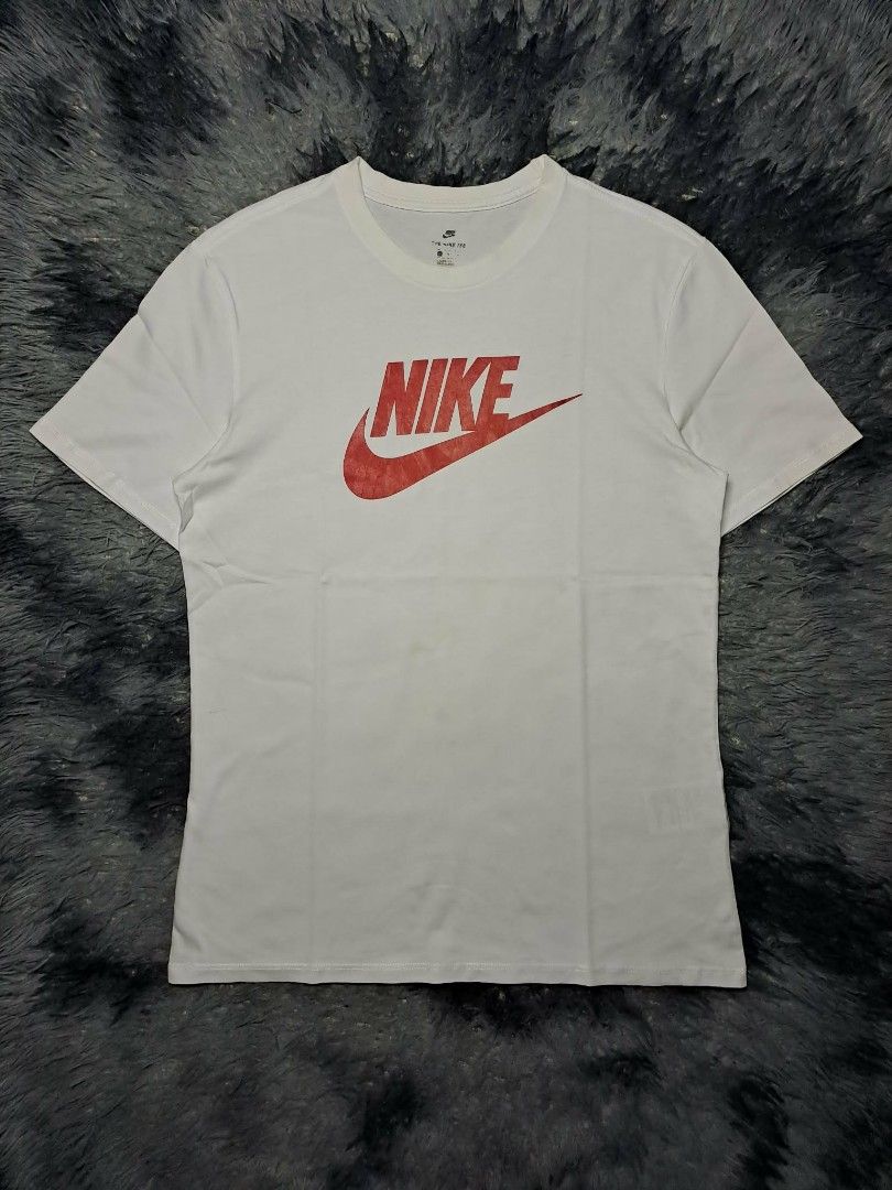 Nike Alumni Basic White Red Swoosh Unisex (Category: Shirts) located in Manila. Submitted by yaseen__73 (Listing ID 1463063844, Image 1). Description: Wearing Size : XL for Women (Medium for Men) Dimensions : Width 19 Length 27 Color Rate : 9.9/10 - With Minor Marks of Usage - In Excellent Condition 400.00 Shipped MOP : G C A S H B A N K T R A N S F E R Seller's Location : 📍Brgy. Pansol, Q.C.