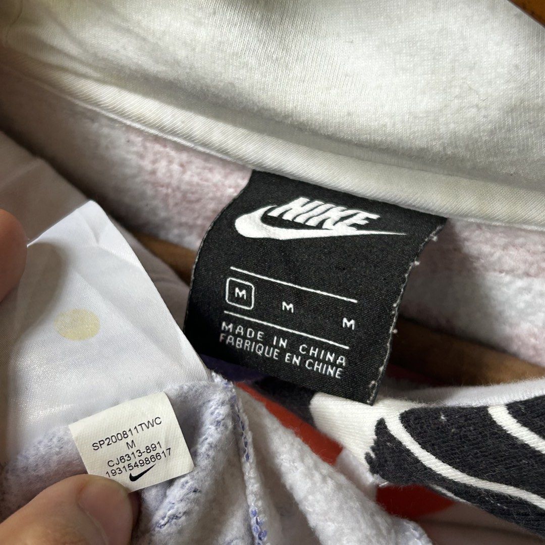 Nike AOP hoodie (Category: Hoodies) located in Baguio. Submitted by ralfangelo35075 (Listing ID 1462964453, Image 3). Description: 📍mine: ₱680 9.8/10 color rate issue: stains 🧼needs wash 📩pm for more details📩 DISCLAIMER: I Ralf Angelo S. Ta-a / Past wears are not affiliated with any brand that I sell. No copyright infringement intended. .