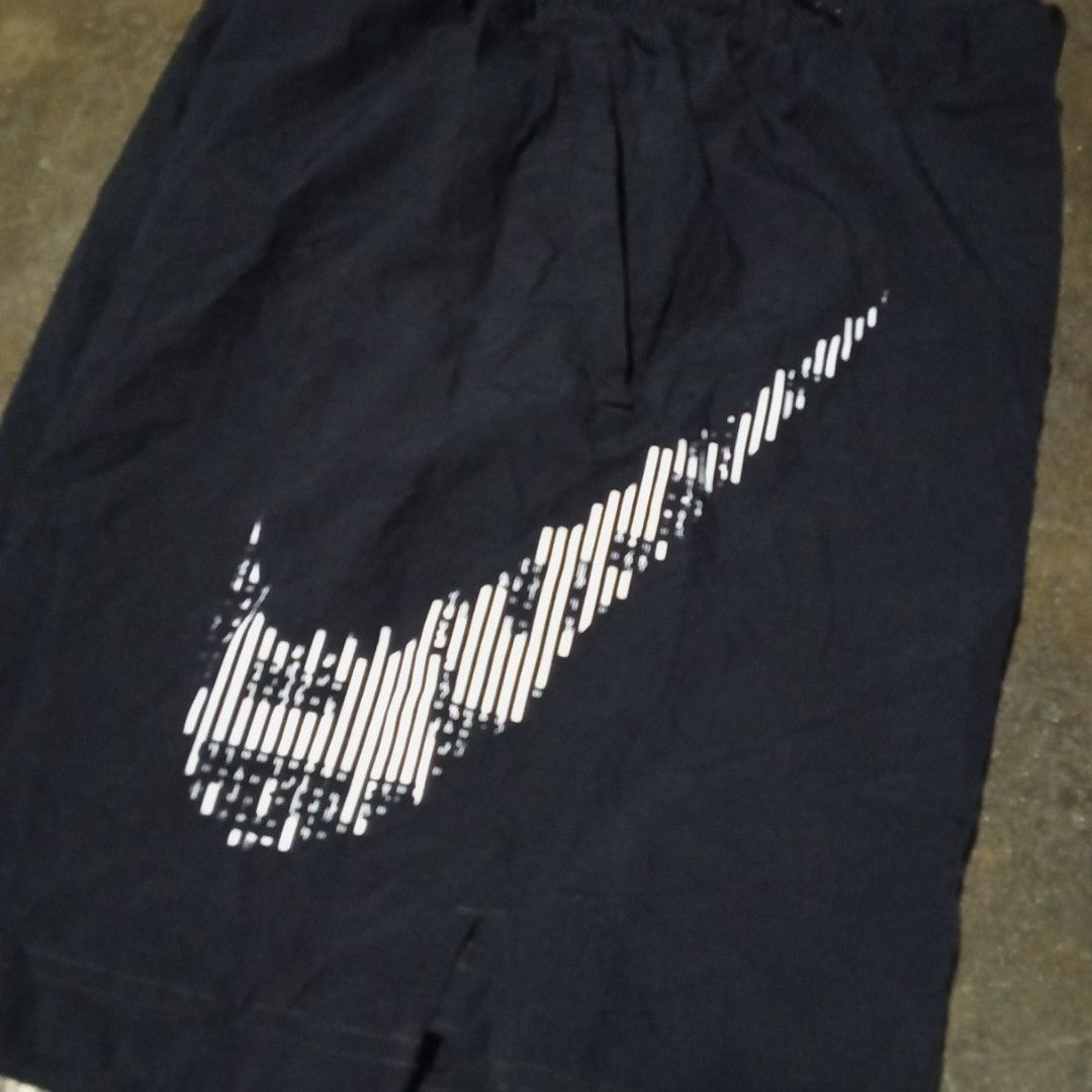 Nike big swoosh (Category: Shorts) located in Manila. Submitted by tcbukay_zxc25 (Listing ID 1463049385, Image 3). Description: Nike short big swoosh waistline 24-36 length 18 leg opening 10 good condition.
