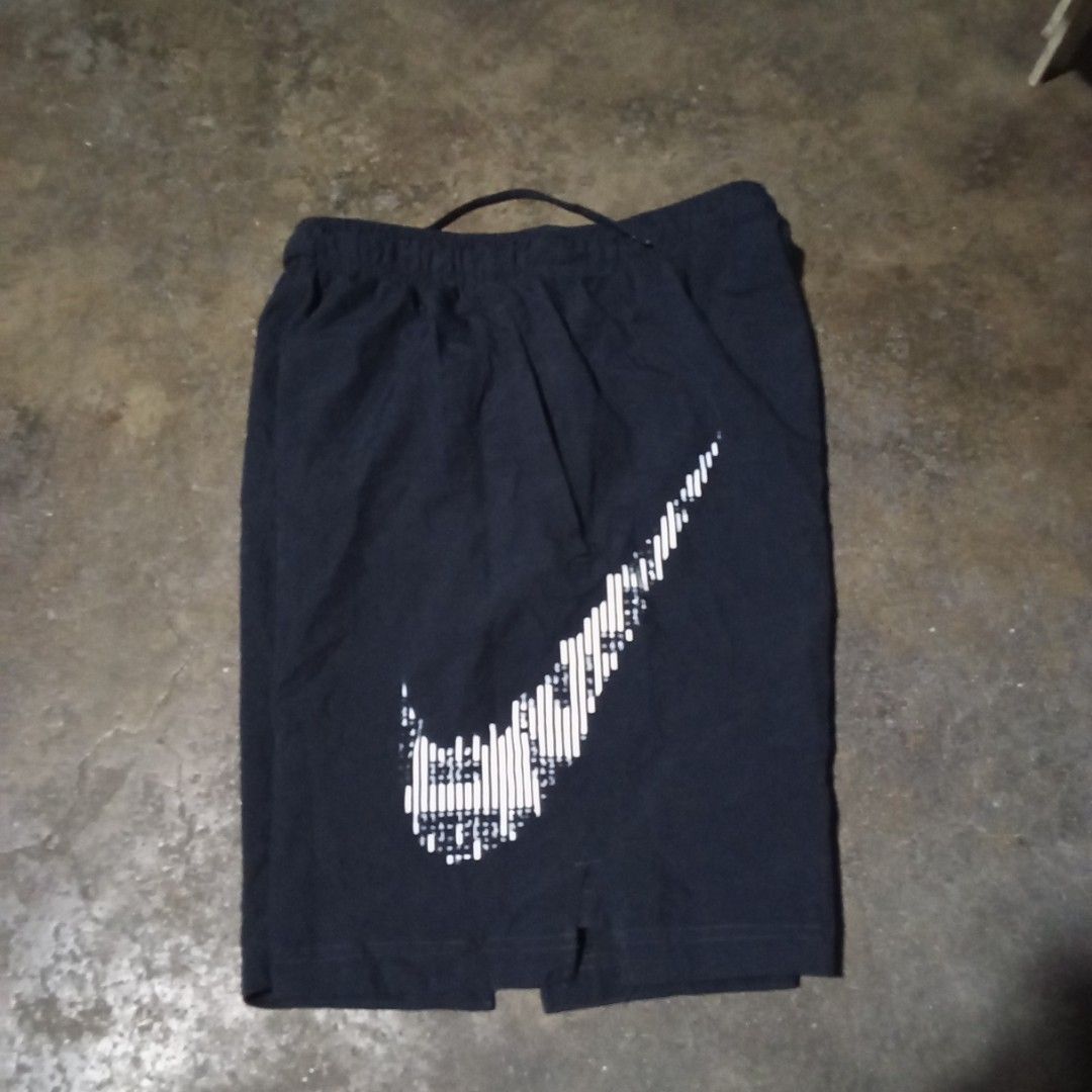Nike big swoosh (Category: Shorts) located in Manila. Submitted by tcbukay_zxc25 (Listing ID 1463049385, Image 2). Description: Nike short big swoosh waistline 24-36 length 18 leg opening 10 good condition.