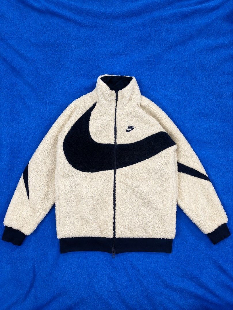 NIKE BIG SWOOSH REVERSABLE NAVY BLUE (Category: Hoodies) located in Manila. Submitted by jymadafck (Listing ID 1463077900, Image 1). Description: DIMENSION 📐 LENGTH ( 28 ) WIDTH ( 21 ) TIGHT ( 29.5) no issue ready to wear!!.