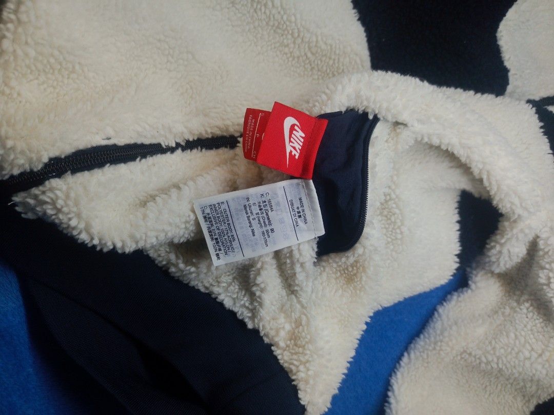 NIKE BIG SWOOSH REVERSABLE NAVY BLUE (Category: Hoodies) located in Manila. Submitted by jymadafck (Listing ID 1463077900, Image 2). Description: DIMENSION 📐 LENGTH ( 28 ) WIDTH ( 21 ) TIGHT ( 29.5) no issue ready to wear!!.