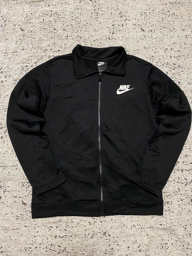 Nike Black Full Zip Track Jacket (Category: Coats, Jackets and Outerwear) located in Pandi. Submitted by nitrogenbomb-999 (Listing ID 1463076345, Image 1). Description: - Black Nike track jacket - Full zip closure - Front pockets - Size: 19x24 ( XL on tag) - Ideal for casual wear or sports.