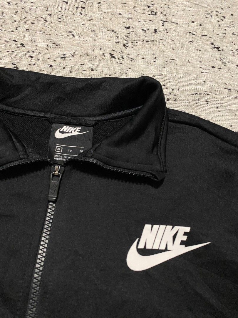 Nike Black Full Zip Track Jacket (Category: Coats, Jackets and Outerwear) located in Pandi. Submitted by nitrogenbomb-999 (Listing ID 1463076345, Image 2). Description: - Black Nike track jacket - Full zip closure - Front pockets - Size: 19x24 ( XL on tag) - Ideal for casual wear or sports.