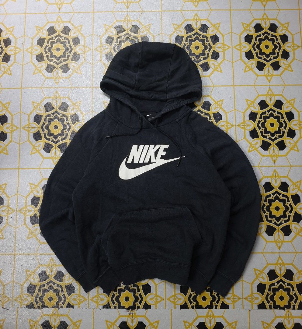 Nike Black Hoodie Size M (Category: Hoodies) located in Manila. Submitted by yuzthrift (Listing ID 1463003972, Image 1). Description: NIKE HOODIE FOR KIDS OR WOMEN ‎AUTHENTIC ‎ ‎SIZE : MEDIUM ‎DIMES : 20 X 23 ‎9.9/10 COLORATE ‎ISSUE : MINOR CRACK PRINT ‎ ‎300PHP + SHIPPING.