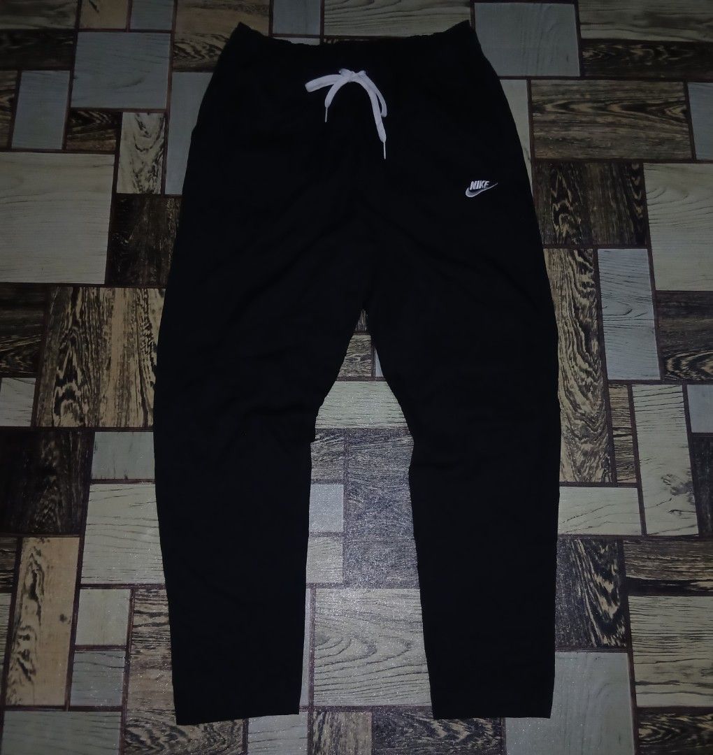 Nike Black Jogger Pants Size M (Category: Joggers) located in Caloocan City. Submitted by youngmoon_51e2c6 (Listing ID 1462986426, Image 1). Description: - Black Nike Jogger Pants - Size: Medium (M) - Features a drawstring waist for adjustable comfort - Classic Nike logo embroidered on the left thigh - Made in Vietnam - Ideal for casual wear or athletic activities - Offers a comfortable and relaxed fit AUTHENTIC.