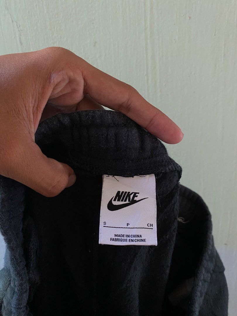 Nike Black Sweatpants Joggers Size S (Category: Joggers) located in Pandi. Submitted by nasya_thrift_collection2023 (Listing ID 1462979086, Image 2). Description: - Black Nike sweatpants - Size S - Made in China - Ideal for lounging or workouts - Features an elastic waistband with drawstring - Simple and classic design.