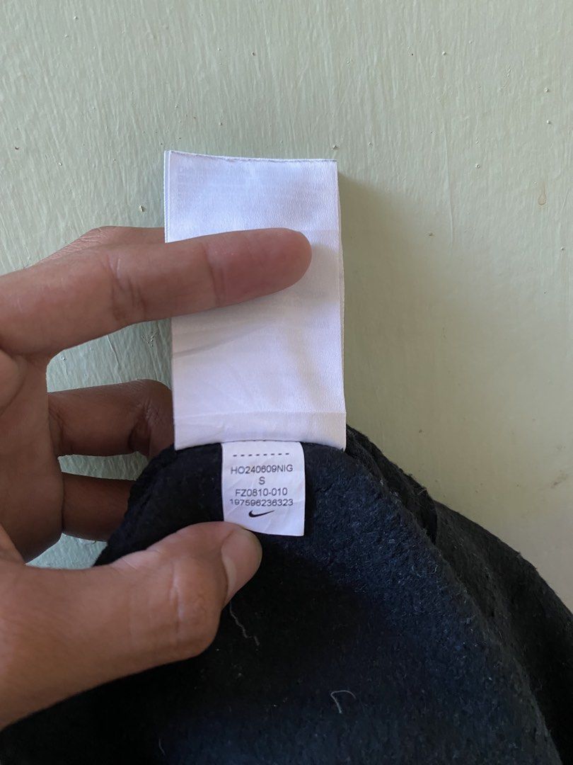 Nike Black Sweatpants Joggers Size S (Category: Joggers) located in Pandi. Submitted by nasya_thrift_collection2023 (Listing ID 1462979086, Image 3). Description: - Black Nike sweatpants - Size S - Made in China - Ideal for lounging or workouts - Features an elastic waistband with drawstring - Simple and classic design.